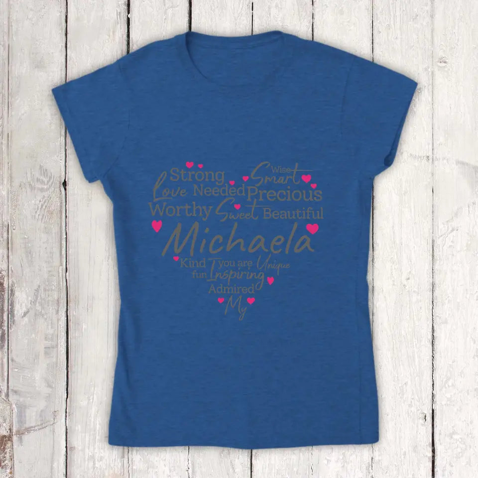 Personalisiertes T-Shirt: Eigenschaften einer Mutter, Oma oder einer starken Frau - Individuelles T-Shirt | Personalize Palace