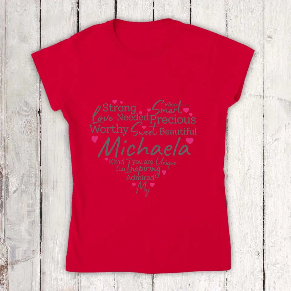 Personalisiertes T-Shirt: Eigenschaften einer Mutter, Oma oder einer starken Frau - Individuelles T-Shirt | Personalize Palace