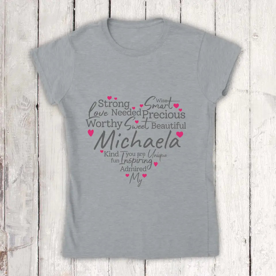Personalisiertes T-Shirt: Eigenschaften einer Mutter, Oma oder einer starken Frau - Individuelles T-Shirt | Personalize Palace