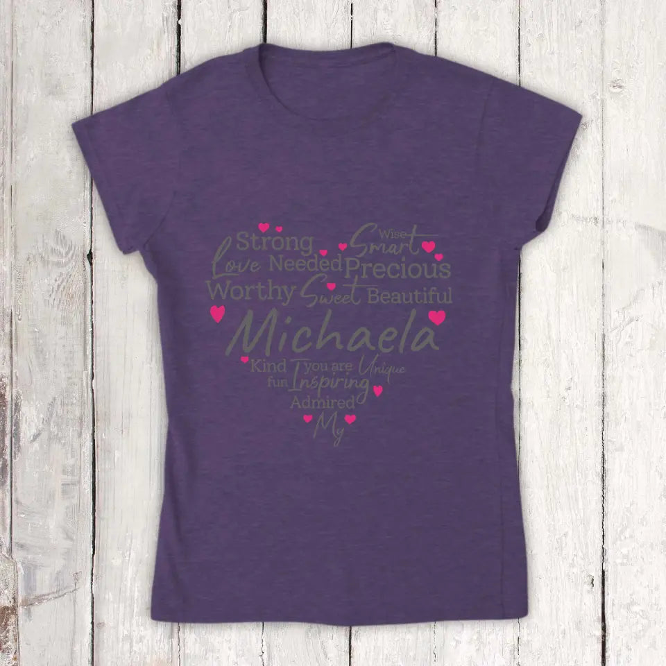 Personalisiertes T-Shirt: Eigenschaften einer Mutter, Oma oder einer starken Frau - Individuelles T-Shirt | Personalize Palace