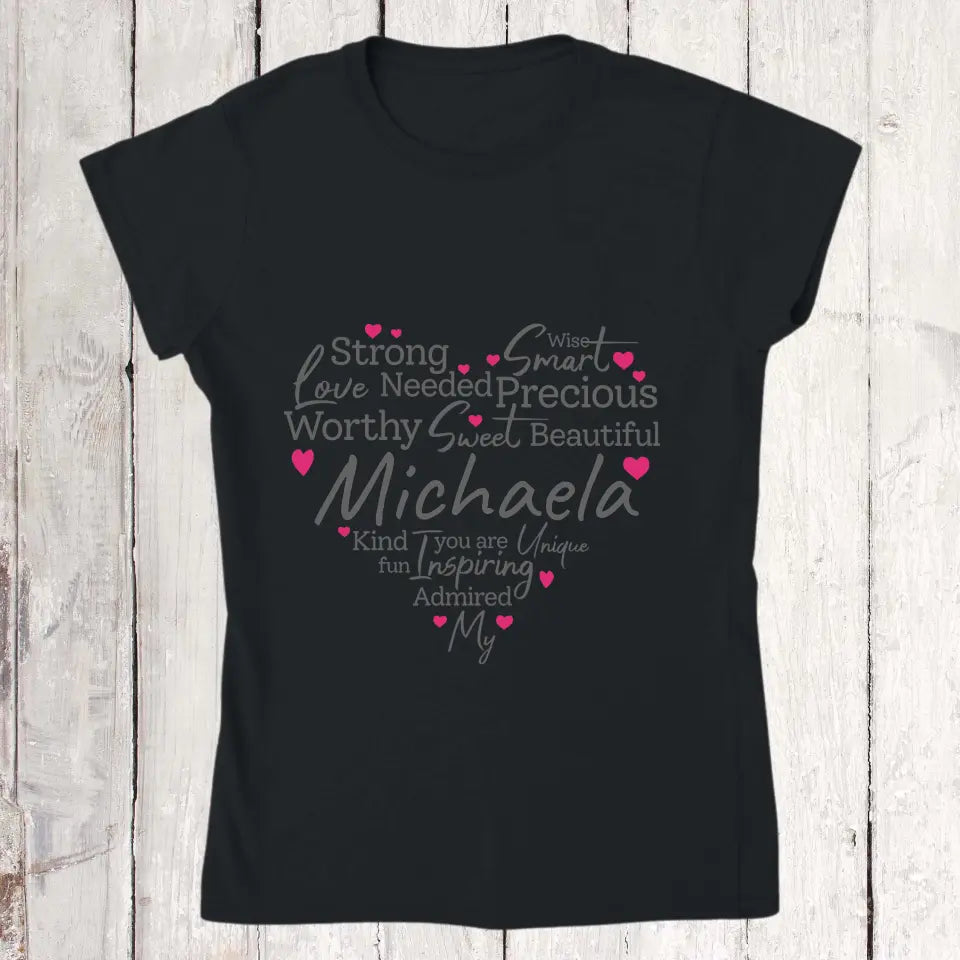Personalisiertes T-Shirt: Eigenschaften einer Mutter, Oma oder einer starken Frau - Individuelles T-Shirt | Personalize Palace