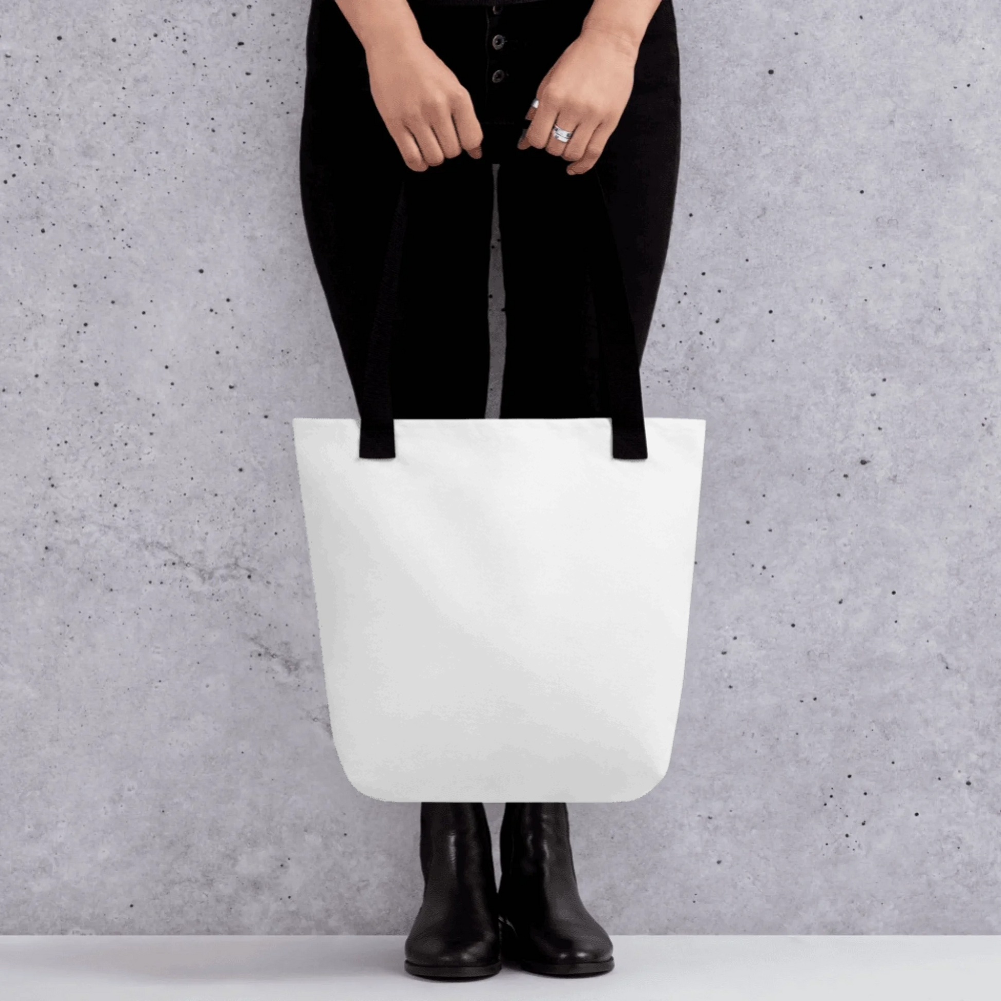 05_totebag_lifestyle2_black_base