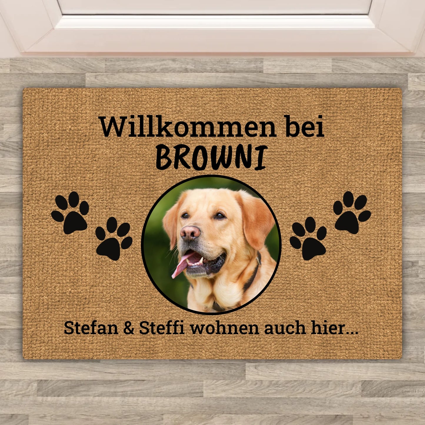 Personalisierte Fußmatte: Willkommen bei - individuelle Cartoon Hunde Fußmatte | Personalize Palace