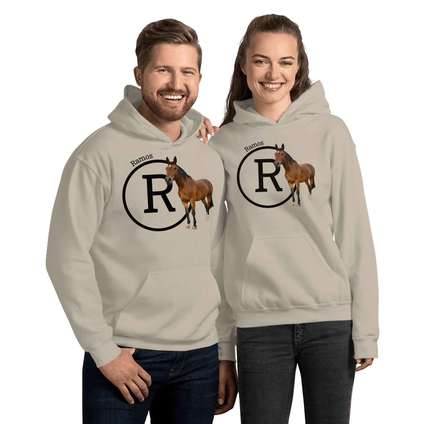 Initiale mit Bild und Text für Reiter und Pferdeliebhaber - Individueller Hoodie und T-Shirt | Personalize Palace
