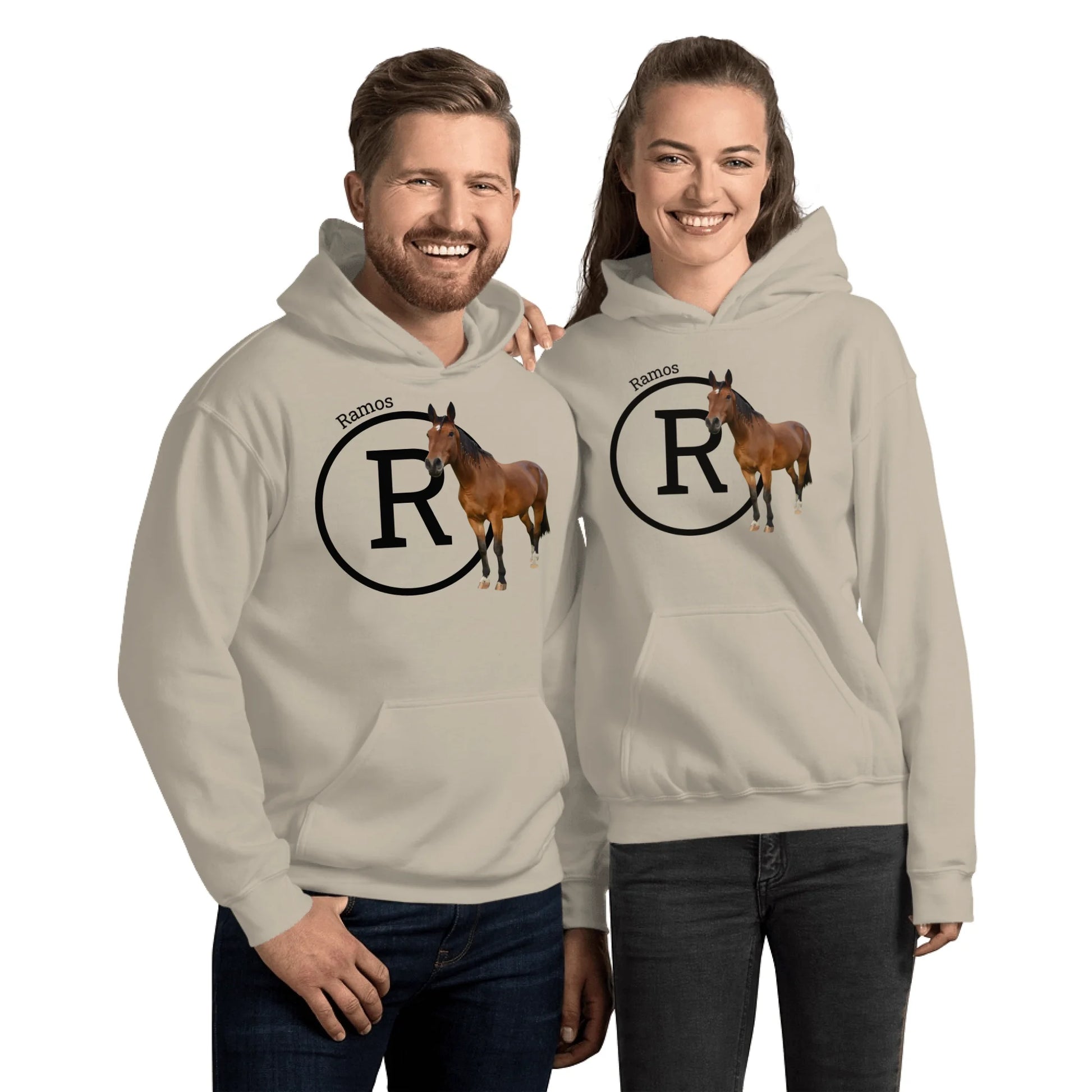 Initiale mit Bild und Text für Reiter und Pferdeliebhaber - Individueller Hoodie und T-Shirt | Personalize Palace