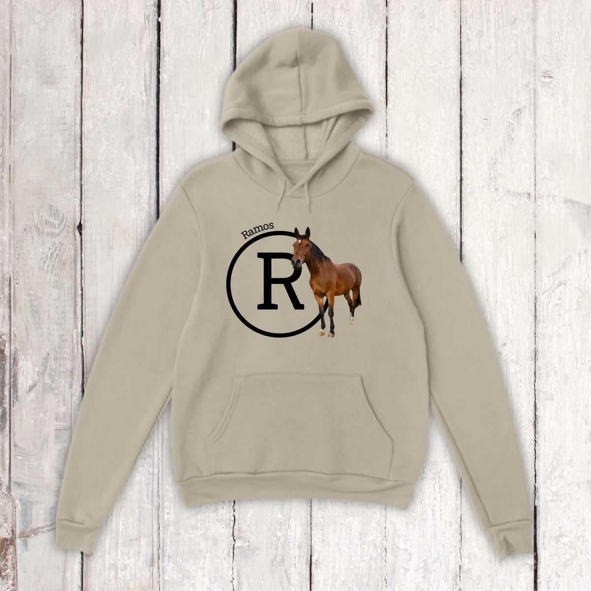 Initiale mit Bild und Text für Reiter und Pferdeliebhaber - Individueller Hoodie und T-Shirt | Personalize Palace